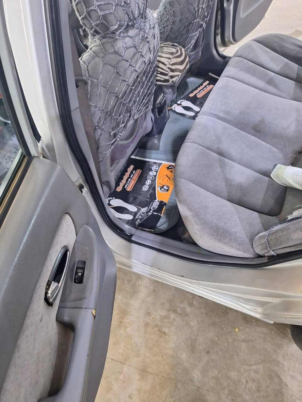 النترا ٢٠٠٤اوتو محرك ٢٠٠٠سنويه تدفئه تبريد تنته شغاله  بأسمي محرك حاويه صار سبوع من شديته ضررهه جامرلغ الخلفي تخم تاير ما ما مصبوغه  بس بيهه تلحيضات من الصبغ مبدل بيهه ربع بجم بس موحادث مكان السياره كنعان بس اتصال *********** رجأء لمو شراي لايتصل ولا يعلق
