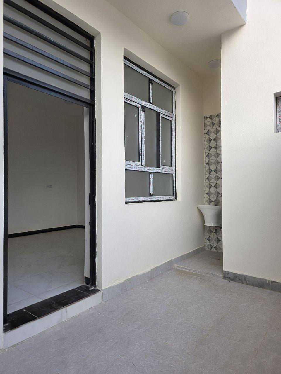 بيت للبيع/ طابو صرف 
بناء حديث زيرو 2025

الموقع: البكرلي/ العبودية
المساحة: 108م² 

التفاصيل: 
ط١/ مدخلين، استقبال، هول مع مطبخ نظام امريكي، غرفة نوم، مجمع صحي داخلي و خارجي، ومنور 
ط٢/ غرفتين نوم، هول، مجمع صحي، و بلكونة، وسطح 

الخدمات: شارع تبليط، مجاري ،و ارصفة 
*المخزن مربوط مع مجاري الشارع

للاستفسار: ***********
