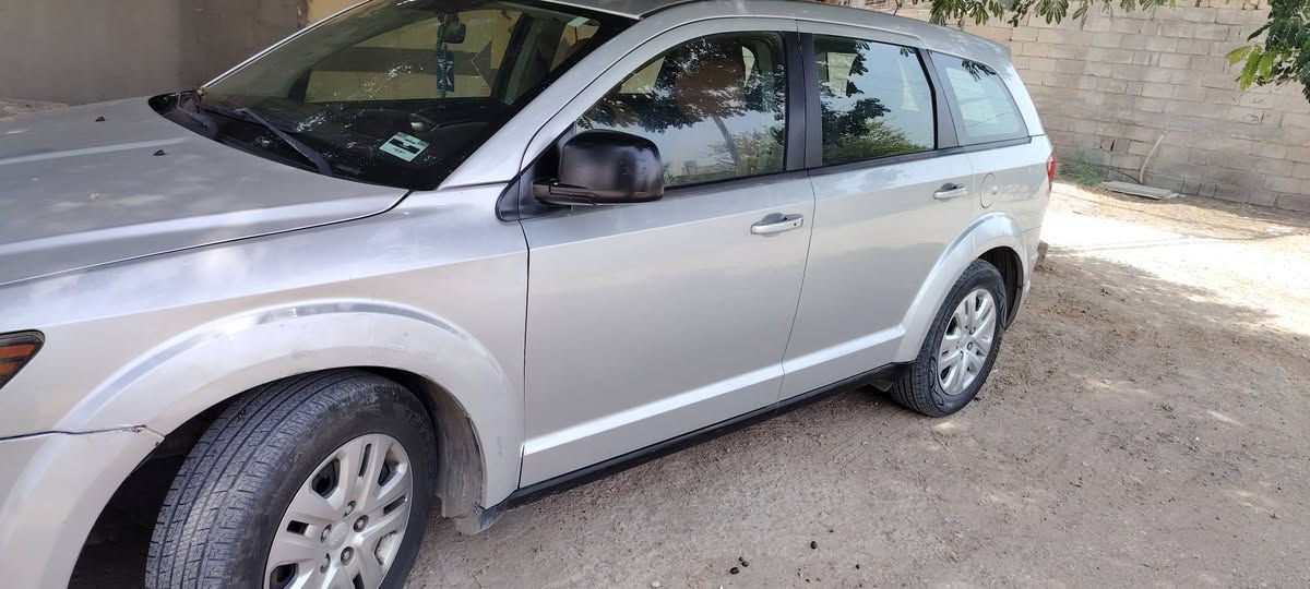 سلام عليكم جورني 2012 البيع 7 راكب قطعه وحده تبريد مكينه 2400 اربعه سلندر ضرر جامرلوغ امامي الايمن بدون دواخل رقم بغداد السعر 125وبيه مجال مكانه ديالى الاتصال ***********
