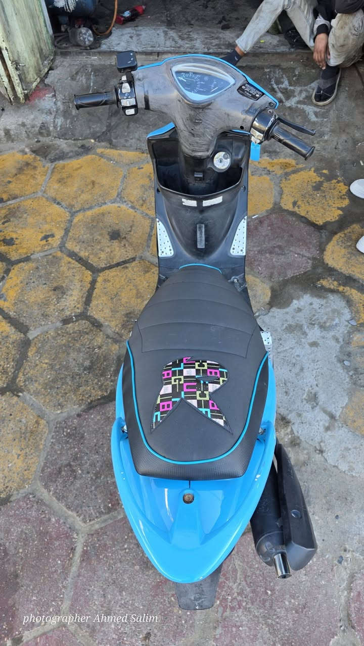 ماكس عدلة ابلادية مكينة ٤٩ ما مفتوحة
موديل 2006 الدراجة ختم واحد وية المكية بس الكفرات مو اصلية مال اربع ولفات مصبوغات ومضروبات جيلاتين فول 
والشيال لون سمائي والبلادي مالتهة موجود 
و كلجات رياضي مالوسي  لستفسار 
والكشن مغلف كامل 
***********
***********
