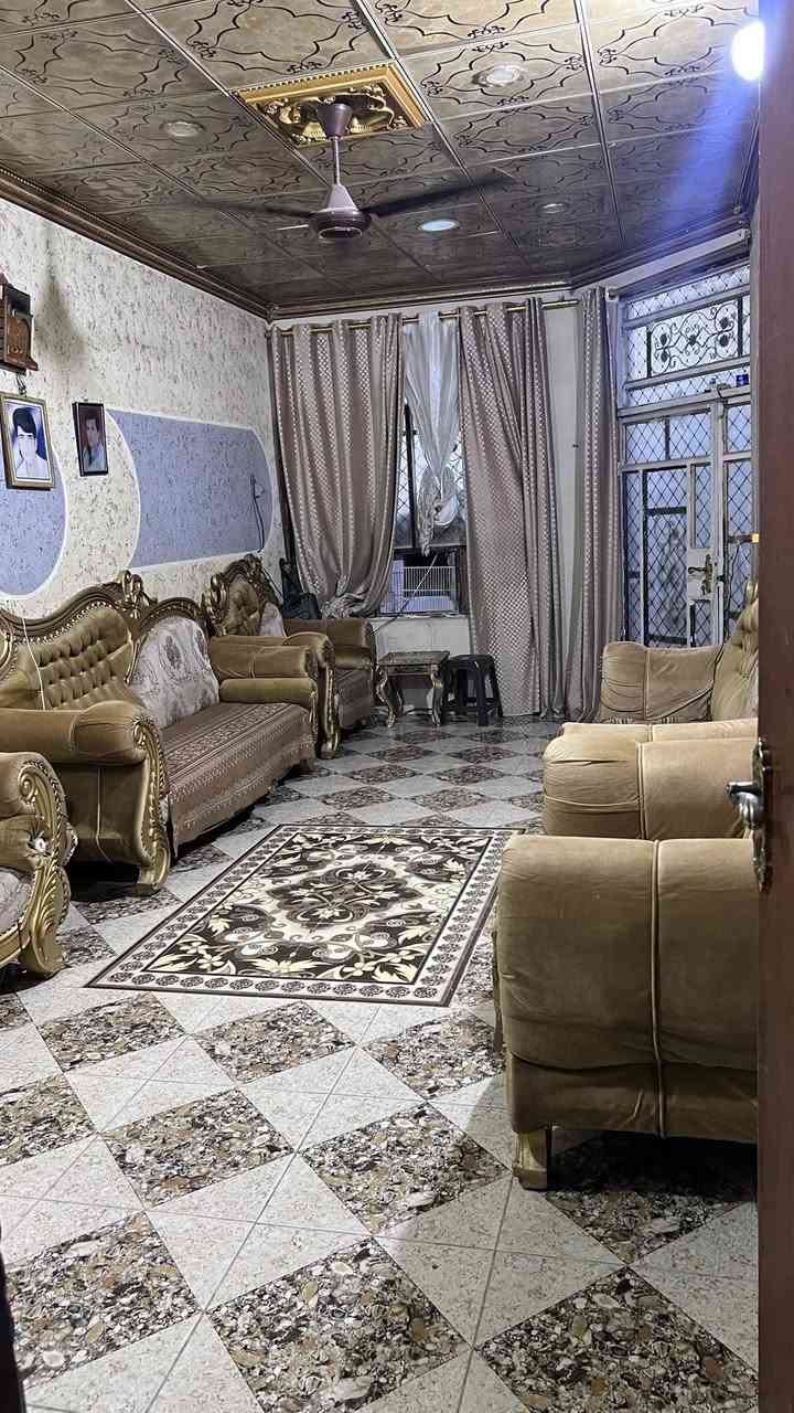 السلام عليكم بيت للبيع في بعقوبة الرحمة شارع الصحفية بضهر جامع صهيب الرومي مساحة ١٢٠ طابو  البيت متكون من ستقبال غرفة نوم وصالة ومطبخ  صحيات الطابق الاول والثاني كذالك بس بناء بعدة مكامل بس نفس بناء الجوة البيت سيراميك كامل بس الحوش لا السعر ٩٠ وبي مجال للاتصال الرقم ***********
