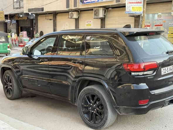 جمعة مباركة 🙏🤍

جيب كراند شيروكي ابلاند .5 راكب بلاك توب 

الموديل : 2020) . 
المحرك : V6.  3.6L . 
العداد : 50 Mi
 
المواصفات :. 
* تحذير النقطة عمياء ⚠ .
* مرايا تعتيم ذاتي. 
* ويل قياس 20 انج .
* شاشه كبيرة . 
* نظام الخرائط (GPS) .
* المصابيح الأمامية زنون جديد.
* دخول ذكي. 
* بصمة. 
* تشغيل عن بعد .
* الصندوق الخلفيي كهربائي .
* مقعد السائق كهربائي.
* المقاعد الأمامية تدفئة .
* حساسات خلفية . 
* تدفئة ستيرن . 
* مانع تصادم خلفي .
* بلوتوث تلفون . 
* نظام التشغيل والاطفاء الاوتوماتيكي 
تخم تاريات جديد .
السعر 230 وبيها مجال 
السيارة حادثها بنيد وجاملغ خفيف بدون ايرباك بدون شاصي جديدة وعليها نانو سيراميك جديد  مبيها اي نقص 
سنوية ٤ سنوات
مگان السيارة بغداد شارع فلسطين***********
