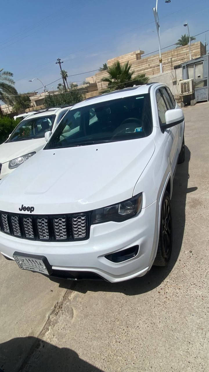 السلام عليكم 
جيب بلاك توب 2019 وارد امريكي صور الحادث والسونار مرفقه بلصور
ماشيه 146 الف كيلو متر مو ميل
موصفاته معروفه وموضحه بلصور
السيارة جاهزه متصرف عليه ربع دينار 
سيارة جديده وممتعوبه مال بيت 
سعره 245 والسعر قابل للتفاوض 
عنوان السيارة صلاح الدين قضاء بلد
***********
