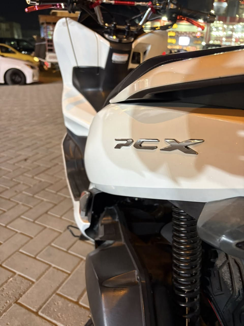 السلام عليكم pcx للبيع الجيل الثالث  ياباني
الدراجه جديده بمعنه الكلمه مكفوله من الزلغ 
المحرك 125سيسي  
الستان كهرباء 
الحساس الزدحام  A
المكان مدينه الصدر 
الرقم لاستفسار ***********
