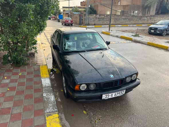 السلام عليكم بي ام 525مسكر عدل كير ومكينه خير من الله صدر امامي خلفي جديد سستم  سماعات رقم انبار انكليزي شرط التحويل مكفولة من الضربه والخياس عضمتها كلش حلوه وصبغها جديد وشرط السيارة نقص مابيه جاهزه ومجهزه سنتر لوك شغال تبريد ثلج فتحه شغاله كهربائية كله شغاله وبلاد داخلها جديد منضومة زنون كلها شغاله بلوجكترات كلش نضيفه ماشاء الله لمراوس رقمي *********** السعر 65
