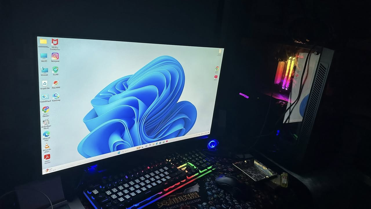 تجميعة وشاشة
وملحقات ماوس وكيبورد وسماعات سبيكر
مواصفات :
‏r7 3700x
‏B470 MSI بورد

رامات 32 بتردد 3600MH

‏SSD 512 - HDD 1t تخزين

‏RX 5700XT MSI GAMING X كرت

بور 650W من كولر ماستر
الكيس من كولر ماستر
شاشة حجم 27 مقوسة
‏1080 full hd

السعر 900 قفل

مكاني بغداد الغزالية
***********
