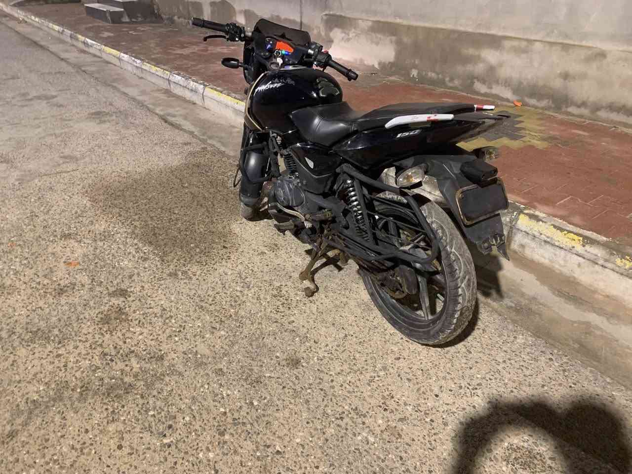 بولسر مديل 2021رقم وسنوية بس باقي علة استلام لوحات ولوحات الجديدة وكلشي موضح بالتصوير وتحتاج فقط باتري الدراجة ما ناقصة برغي كلشي شغال ما متواجد علفيس الي يحب يتواصل وياي علة رقمي ***********
