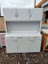 مجموعة اغراض لبيع كل نظيف وجديد شرط النظافه نبيع ونشتري ونراوس عندك اي...