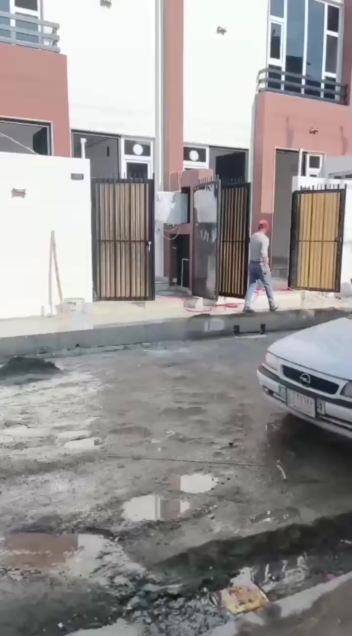 دارين للبيع في منطقة الكلوات فرع مدرسه الرافدين المساحه للدارين 63م يتكون من ثلاث غرف بناء فول حديث للاستفسار /***********/*********** مكتب محمد شيت للعقار دوره باب البيض
