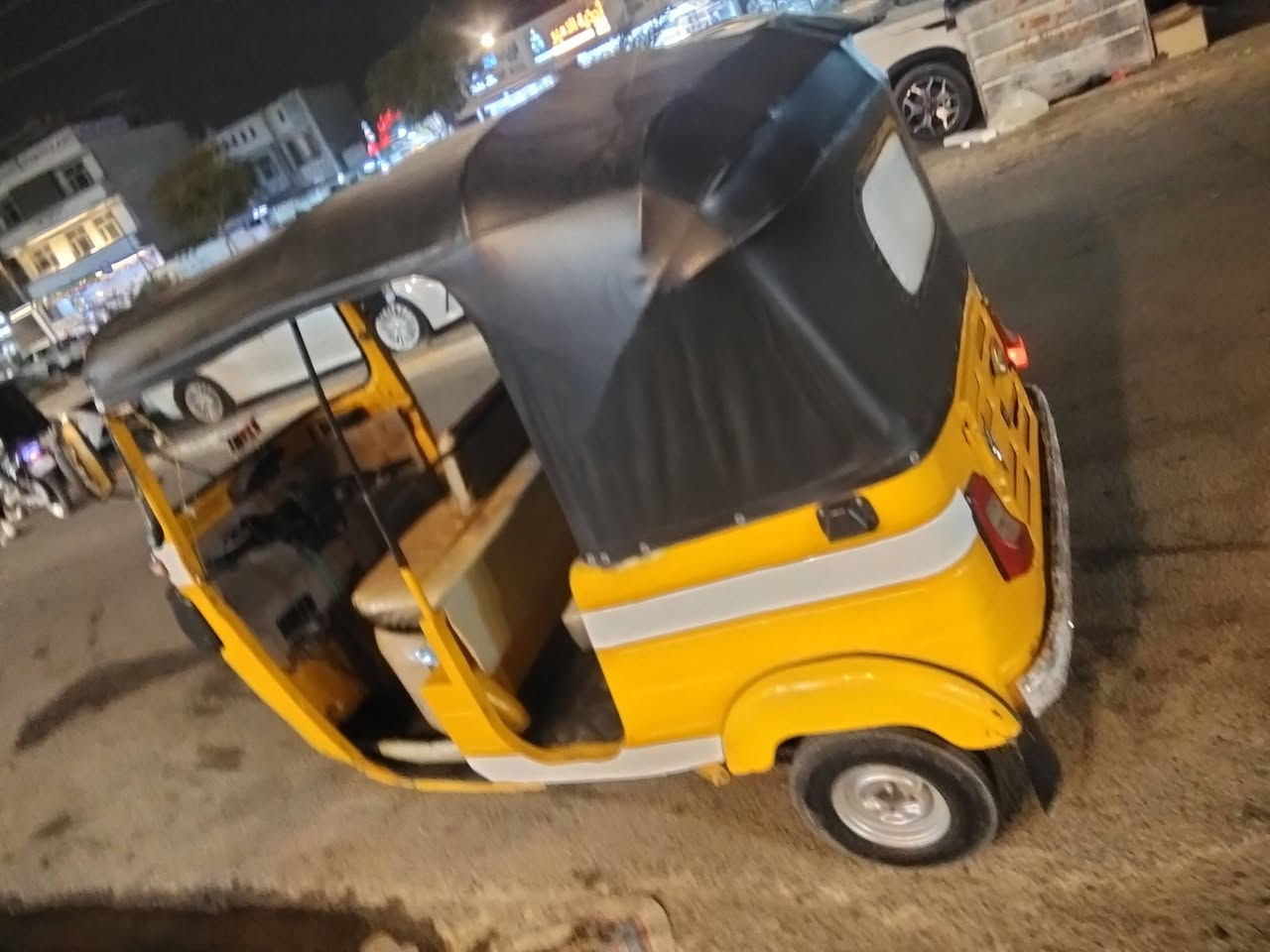 اسلام عليكم تكتك للبيع
موديل 19 بشهر 12 يعني عشرين بدي المغلون مسجلة. 19 ماشة جديدة تايرات جدد شفتات جدد بنزات درايم شفتات لقم سلف باتري جامة جادر  كلج قماجي كلة هواي شغلات بدلت بيها كلة جديد محرك جديد على سحك صار 4تيام من شادة كلة جديد شغل وطلع وين ما تريد ما ناقصها شي أوراق المصطفى 7ورقات كاملات كشرها كدام العين بيها ضربة بل لغد بصيطة ورجعتها بيدي عارضها 4500بيها مجال بصيط بيع مستعجل اتصل واني بل خدمة مكاني بغداد الزعفرانية ***********
