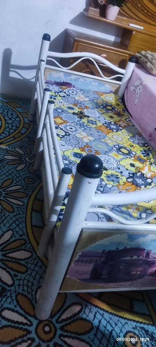 للبيع جرباية أطفال مميزة وعملية، مناسبة جداً للأولاد بسبب تصميمها برسومات "برق بنزين" المعروفة. الجرباية هيكلها حديد قوي يعني تدوم وياك وتتحمل، ونظيفة جداً مثل ما موضح بالصور.
​الحالة: نظيفة وشغالة 100% وما بيها أي طعج أو كسر.
​المميزات: سهلة المسح والتنظيف، والحديد مالتها جودته ممتازة.
​القياس: قياس قياسي مريح للطفل وما تاخذ مساحة كبيرة بالغرفة.
​السعر: [60] 
المكان: [النجف/الكوفة/شارع المعمل مقابيل معمل الباتة او الجلود]


**إذا كنت صاحب هذا الإعلان وتريد حذفه لأي سبب، رجاءا أرسل رسالة إلى الدعم الفني**