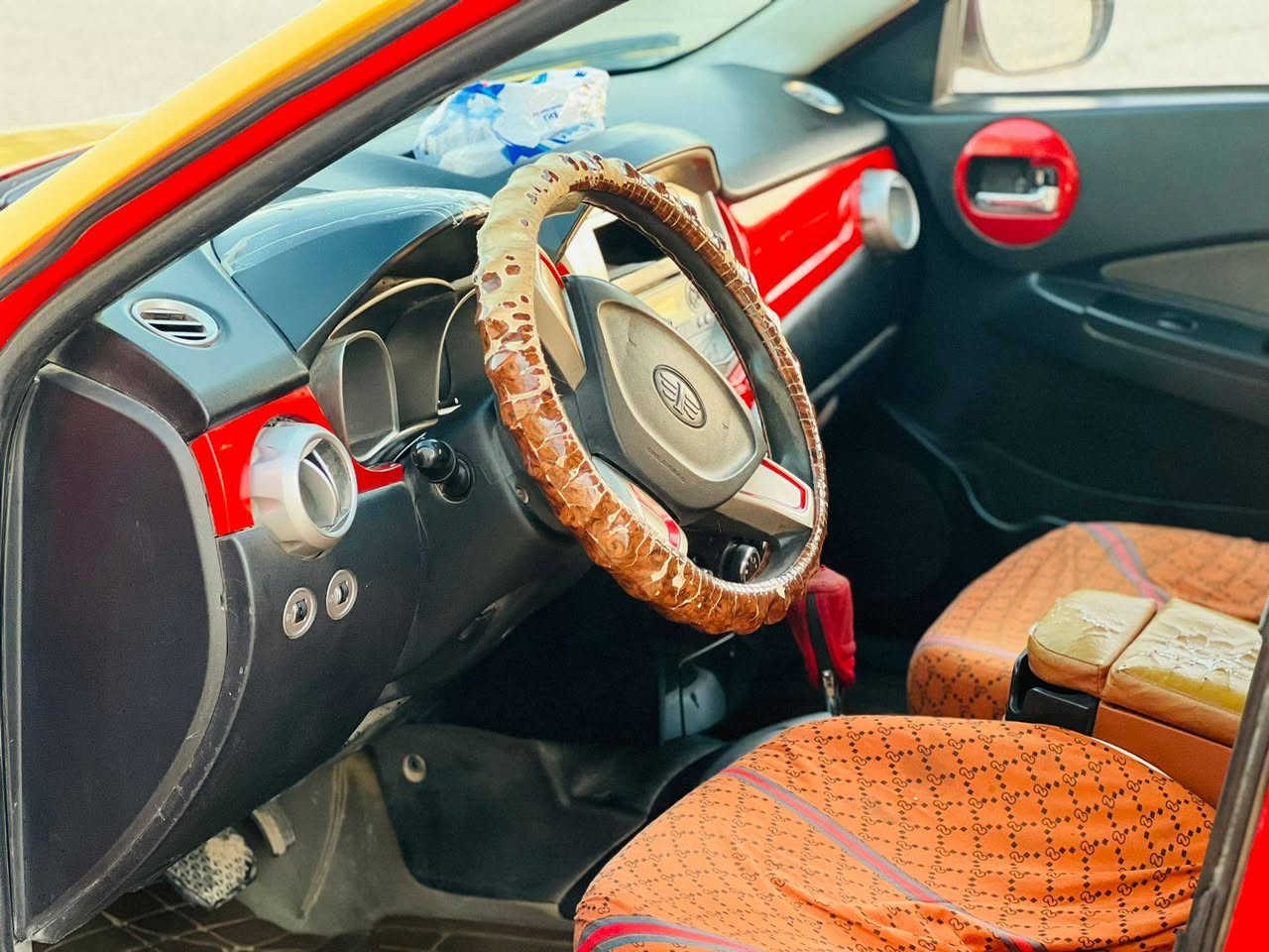 سلام عليكم
سياره فاو مديل 2015
مكفوله من الضربه والتبديل 
رقم دولي مصفره هيئه وغرامات
السعر 37 بيه مجال
رقم الهاتف
***********
