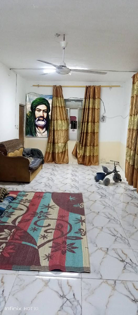 دار للبيع مساحه 245 مفصول مشتمل يحتوي ع استقبال وحوش وصحيات ومطبخ ميت متر وثاني 145
وثاني غرفتين  ناصيات وهول ومطبخ حمام داخلي وصحيات برا يعني يعتبر 245 مساحه كليه ع شارع مو فرعي حله طهمازية بفرع مخبز المصطفى شارع تبليط خمسميت مترا رقم الهاتف ***********
