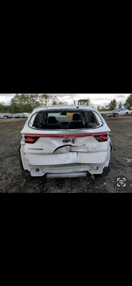 كيا سبورتج للبيع 2022سياره رادارات حساسات سياره حادثها كلش حلو  ما طاك  اي ايرباك كله سليم قبق جنطه كلش نظيفه  وجديده وما ماشيه المكينه 2400 العنوان شارع فلسطين مامتواجد ع النت هذا رقم تليفوني *********** السعر 187 بيها مجال شي قليل
