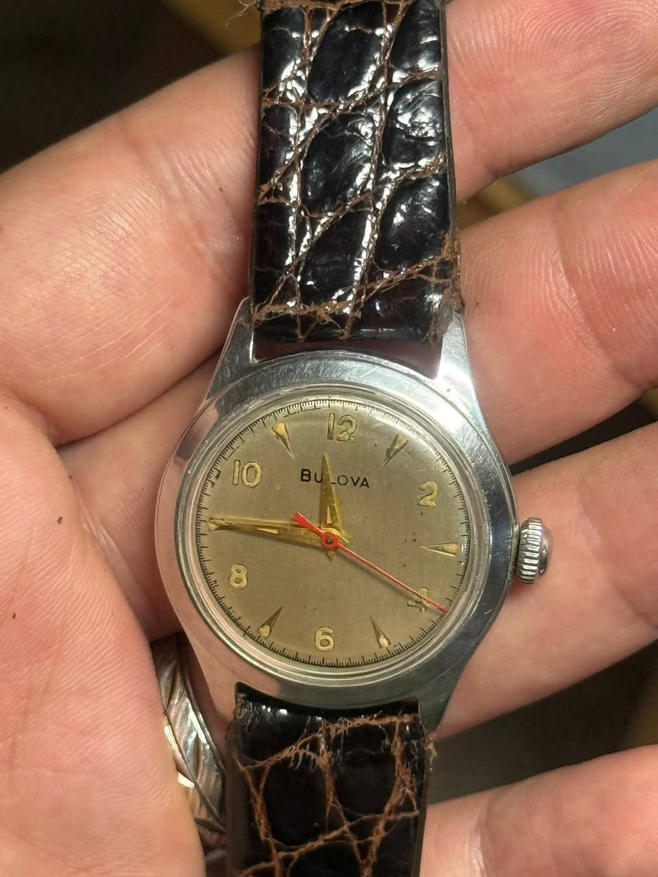 ساعه ماركة بالوفا غنيه عن تعريف
نصب تكويك

مكاين خاصه
قطرها 31x37
￼
سير مستبدل 
قطعه انتاج 1951

ساعه روعه بشكل

سعرها 120 الف


**إذا كنت صاحب هذا الإعلان وتريد حذفه لأي سبب، رجاءا أرسل رسالة إلى الدعم الفني**