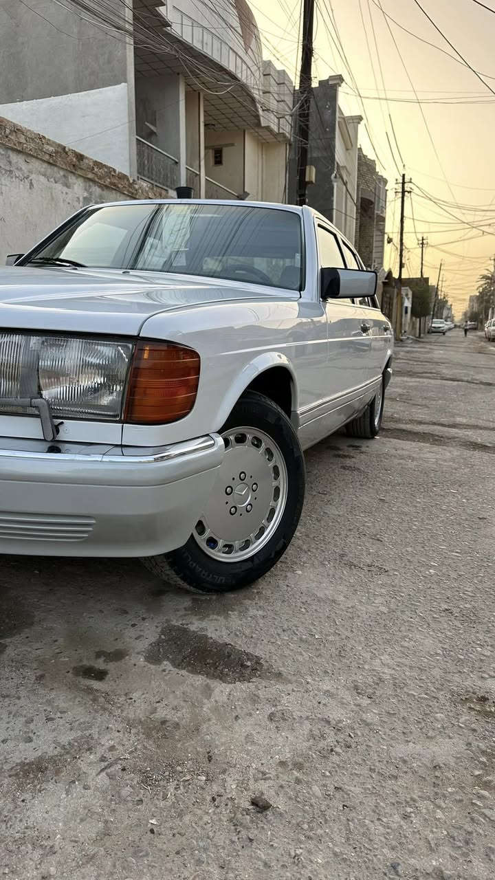 ياالله السلام عليكم مارسيدس جامبو مديل 91 حجم 300 sE
قصيره
لون ابيض ثلج
رقم دولي جديد بسمي
سياره كفاله عامه ماشيه 70 ميل حقيقي وين معجبك افحص
سياره لوك جديد مخزونه اكثر من 14 سنه كفاله عامه من كلشي فقط بيه صبغ احزام سكن  فقط على وضع الشركه فول كهرباء السياره دخل جلد رصاصي كراسي عنوان بغداد ***********
