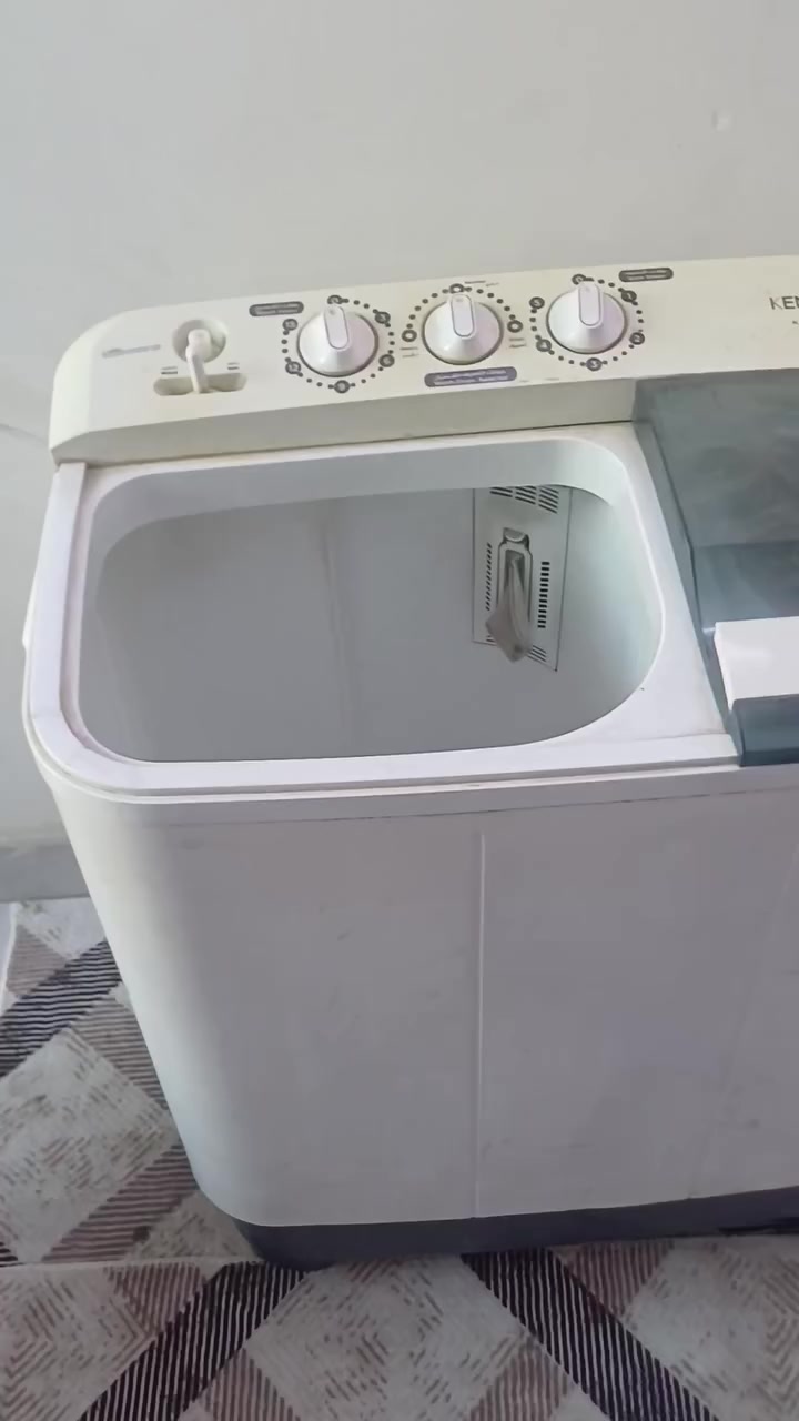 غساله للبيع في ابو دشير
شغاله نضيفه 

السعر ٤٠ الف
***********
