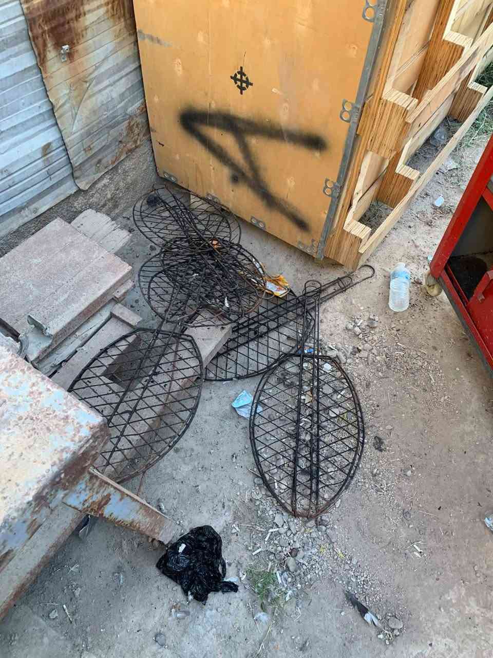 غراض مطعم للبيع شلع ب 750 الف وبيهن مجال
بغداد حي العامل 

***********
