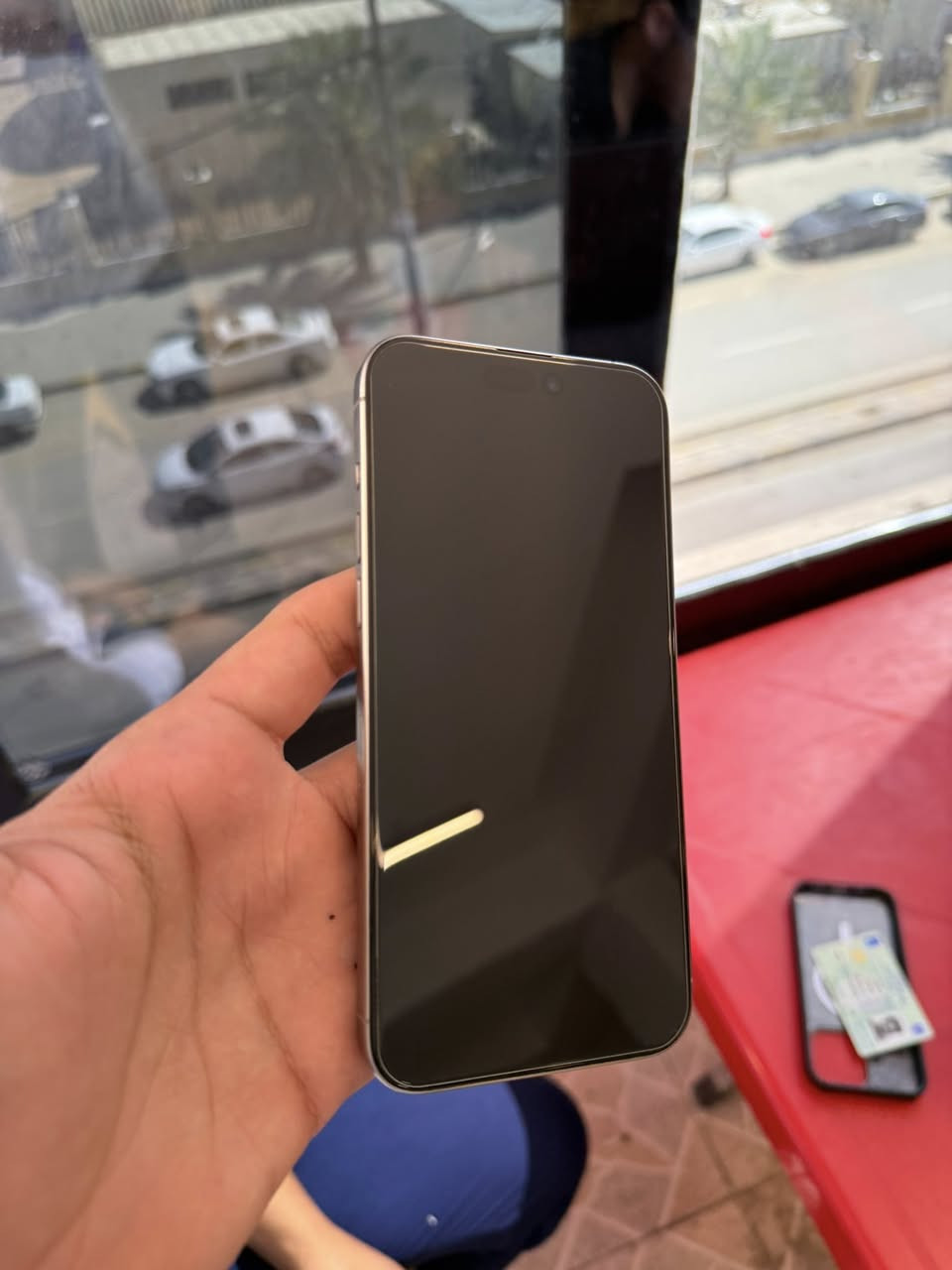 ايفون 15 برو ماكس 
دبل خط za
شرق اوسط كارتونه وغراض كامله
ذاكره 256 
التلفون وتر بوف فقط الفطر الي بضهر 
بطاريه 80 
السعر 925
*********** فقط واتساب
