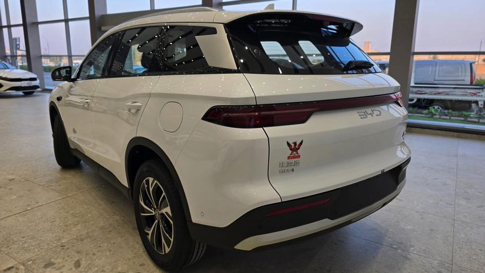 🔥    BYD Song Pro 2025 (DM-i)
أبرز المواصفات : 
⛔️ نظام هايبرد متطور (DM-i)  
⛔ محرك بنزين 1.5 لتر + محرك كهربائي 
⛔️ مدى إجمالي يتجاوز 1000 كم
⛔️ استهلاك وقود خيالي (3.8 لتر/100كم) 
⛔️ بطارية Blade Battery الفائقة الأمان 
⛔️ شاشة ذكية دوارة مقاس 15.6 بوصة 
⛔️ نظام قيادة شبه ذاتي DiPilot 
⛔️ كاميرات محيطية 360 درجة (رؤية الهيكل الشفاف) 
⛔️ تقنية V2L (لتشغيل الأجهزة الكهربائية الخارجية) 
⛔️ مقاعد جلدية فاخرة بتحكم كهربائي 
⛔️ شحن سريع للبطارية (DC) 
⛔️ نظام دخول وفتح ذكي
⛔️ صندوق خلفي كهربائي واسع 
⛔️ نظام ترفيهي DiLink يدعم التطبيقات
⛔️ مصابيح LED أمامية وخلفية بتصميم عصري
⛔️ تتسع المقصورة ل 5 ركاب 
⛔️ إشارة في المرايا الجانبية 
⛔️ أوضاع القيادة Drive Mode 

لأي استفسار يرجى الاتصال على الرقم :- 👇🏽

***********

أو زيارة موقعنا :-  بغداد -  عويريج  مقابيل مخابز باب الاغ
 علما هديه 🎁 تبديل دهن وفحص كامل للسياره وبدون دلاليه
