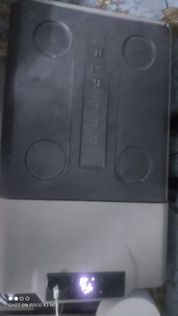 السلام عليكم ثلاجة سياره وتصير أيضا بالغرفه تجميد وعادي أنت تتحكم بيها وبيها جروحخ ويده مثل حقيبة السفر ،استخدام قليل جدا نوعيه ممتازه ماخذها ٥٠٠ أبيعها ٣٠٠ بيها مجال بسيط


**إذا كنت صاحب هذا الإعلان وتريد حذفه لأي سبب، رجاءا أرسل رسالة إلى الدعم الفني**