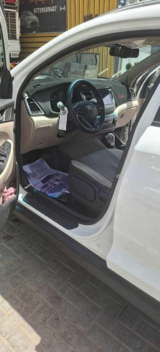 السلام عليكم
توكسان خليجي للبيع او مراوس حسب القناعة
محرك ٢٠٠٠ دوش كير محرك تبردي خير من الله 
السونار موجود بل منشور
تفيدك اتصل وبيك خير
ما تفيد ارفع المنشور بكلمة طيبة
السعر ١٣٣
***********
العنوان الدورة
