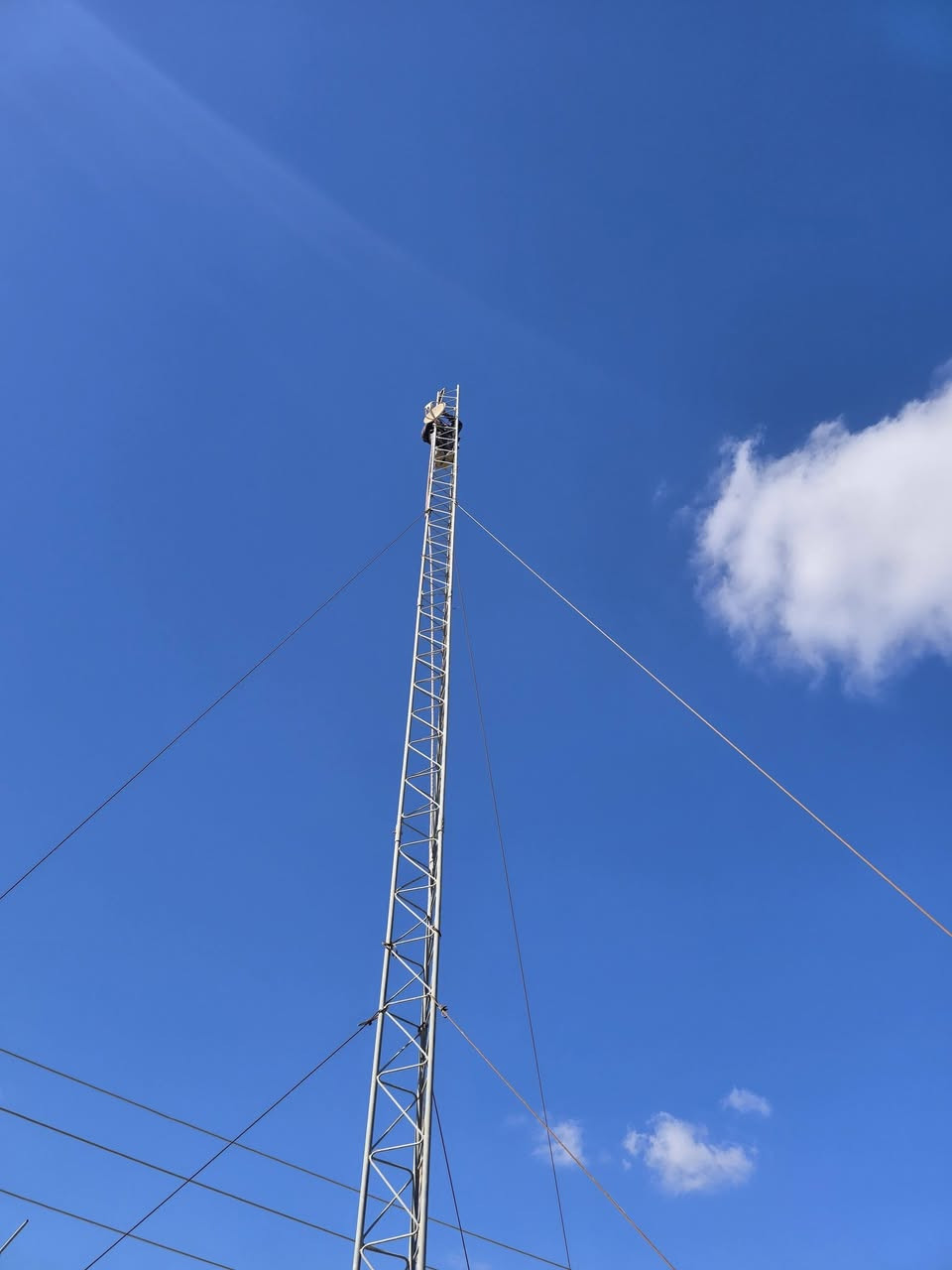 تم تفصيخ ونصب عده ابراج مسيب.
***********
