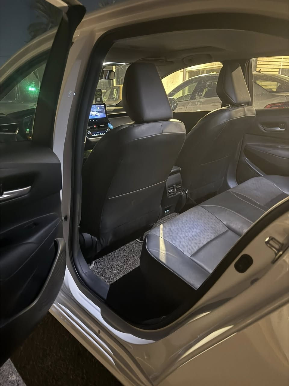 السلام عليكم كورلا هايبرد 2025 ماشيه 23السياره كلشي مابيه مابيه اي نقص جديده مكاني بغداد سعره 154
***********
