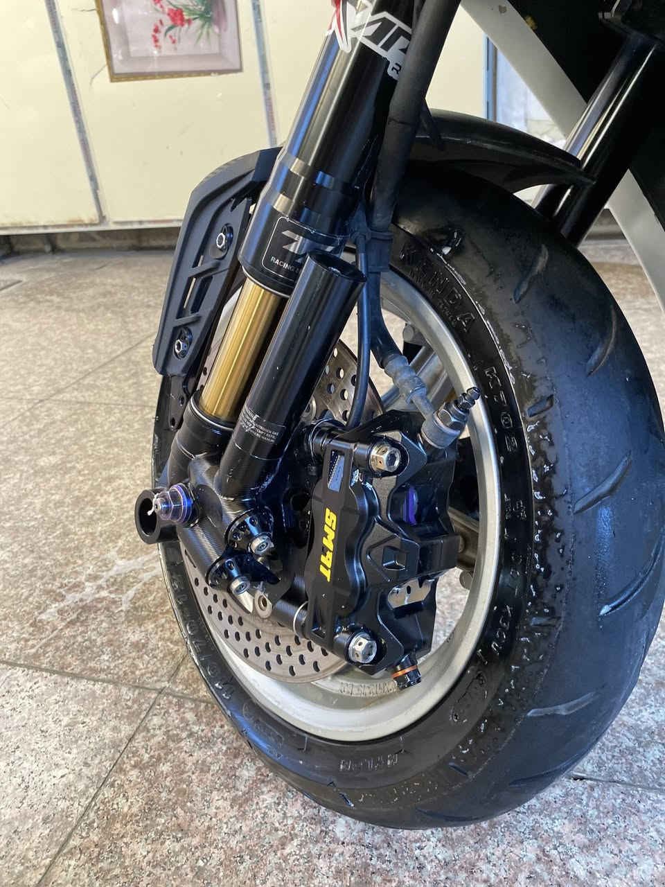 سلام عليكم شباب دراجة سكنس شمعه للبيع
الدراجة بيها خير من الله تزويد مكينة TM كور TM و البوشة مطابقة الدراجة تزويد مال خارج بيها جويتر رياضي حجم 36

نوزل 10 

كلج خلفي JISO

كلج امامي WF

ماشة smart

صدر امامي عكس ابو البطل smart

جاملغ امامي koso

جاملغ خلفي رياضي

دبلات خلفية رياضي

يدات بريك تحكم بلطول 

كويل نار رياضي

كتف شحن رياضي

الفج الأمامي smart

 صالنصة بوري عدل واقية كاربون 

قطرة دهن رياضي

قطرة اكسل رياضي

قبق بانزين رياضي shark

براغي بيها هواي رياضي

شوتة رياضي ks 

تاير امامي جلاتين

ولف تاير طلقة

قبق كلجات رياضي 

هاوزن بنفسجي

و بعد بيها هواي غراض الدراجة شلعة و معدل كلش قوية و مداريها كلش دهن موتل و بانزين كلة محسن عنوان بغداد الحرية للأستفسار *********** سعر خاص لان اكو ناس متقدر الغراض البيها 

ملاحظة المرايات ما بيها
