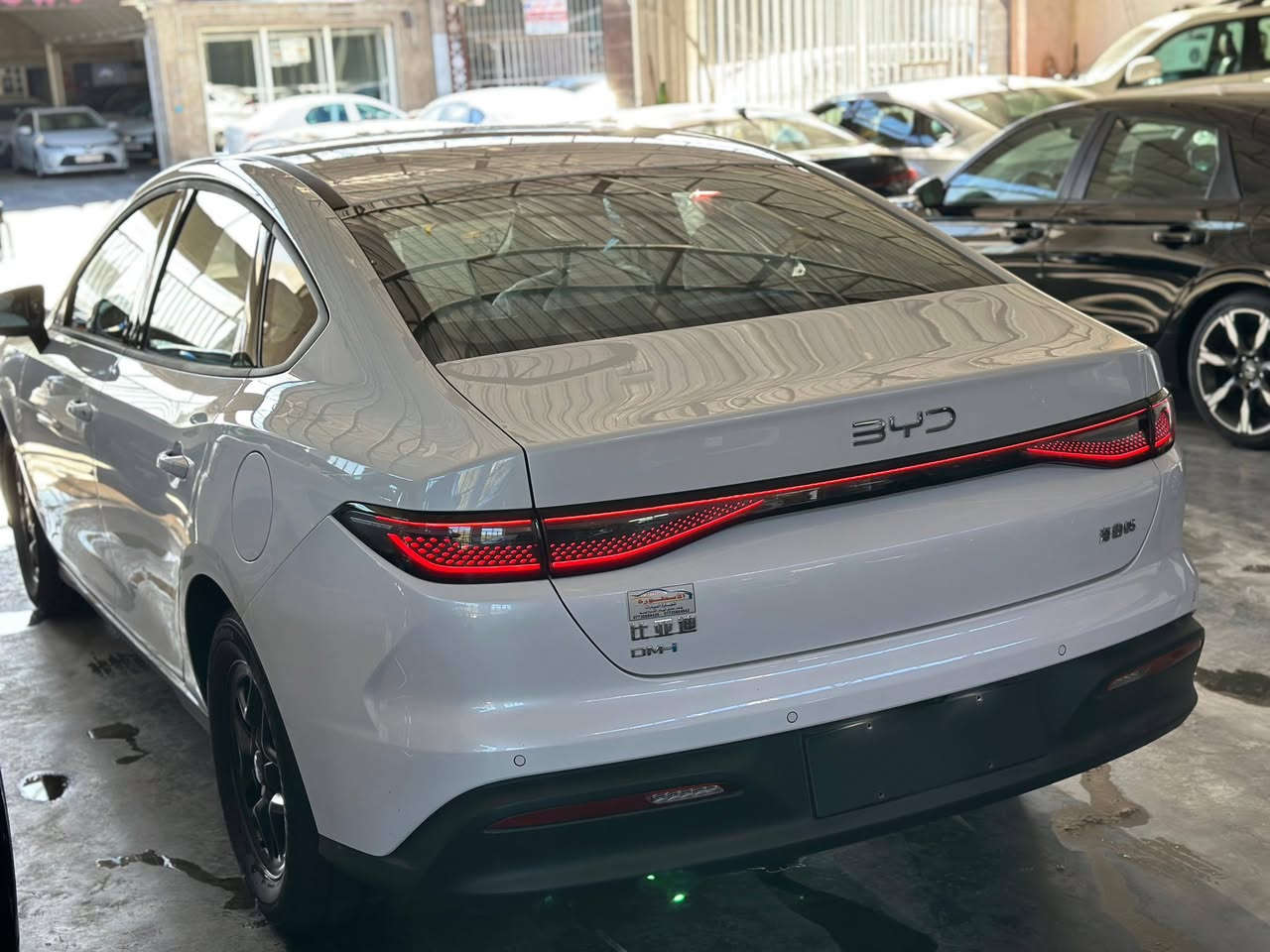 تدور سيارة شكلها فخم، صرفها قليل، ومليانة تكنولوجيا؟💯🦾
الحل وصل — BYD Seal 5 الهجينة الجديدة!
✨ ليش تختارها؟
🔋 هايبرد ذكي
تمشي على البنزين والكهرباء = صرفية قليلة جداً وتعبّي أقل
⛽ توفير خرافي بالوقود
مناسبة للدوام والمشاوير اليومية بدون ما تخاف من المصروف
🚀 أداء قوي وناعم
تسارع ممتاز وسواقة مريحة داخل المدينة وعلى الخط
🧠 تكنولوجيا حديثة
شاشة كبيرة وسطية
نظام ذكي متكامل
كاميرات وحساسات
تشغيل بدون مفتاح
🛋 داخلية فخمة وواسعة
راحة للسايق والركاب + تصميم عصري يفتح النفس
🛡 أمان عالي أنظمة ثبات + فرامل متطورة + حماية متكاملة
💎 شكل رياضي جذاب
سيارة تخليك مميز بالشارع
📍 مناسبة للعائلة، للموظف، وللي يريد سيارة عصرية مو بس شكل — أداء وتوفير فعلي
.
.
.
🌐 بغداد /معارض البياع 📍
📩 للحجز والاستفسار راسل الصفحة خاص
او اتصل :
☎️***********
☎️***********
