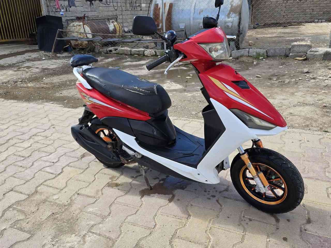 ماطور ماكس ل بيع سعر 350الف بيها مجال للطيبين مكينه شرط  كلشي شغال والماطور نضيف كدام العين اتصال علا رقم***********  اسيا
*********** كورك
