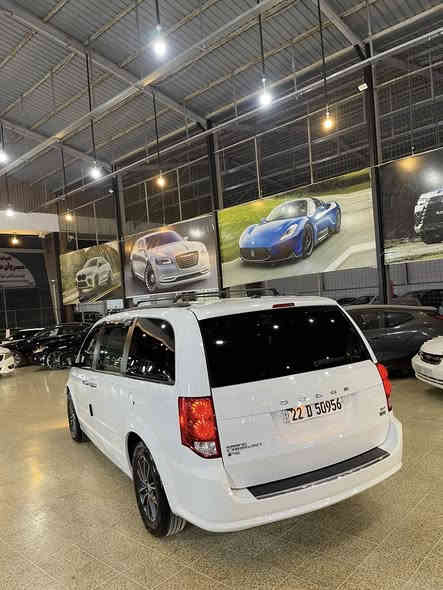 Dodge caravan 2017 SXT
موصفات sxt فول  
ابواب كهرباي 
شاشة
كاميرة
حساس
سندوق شفت
ابواب شفت
كشنات جلد
تحكمات ستيرن
٦سلندر مرغوب
سياره بدون سبغ هتا دعاميات بشرط گير محرك شرط 
0750 082 95 31 
0750 441 28 31
سعر 210$
