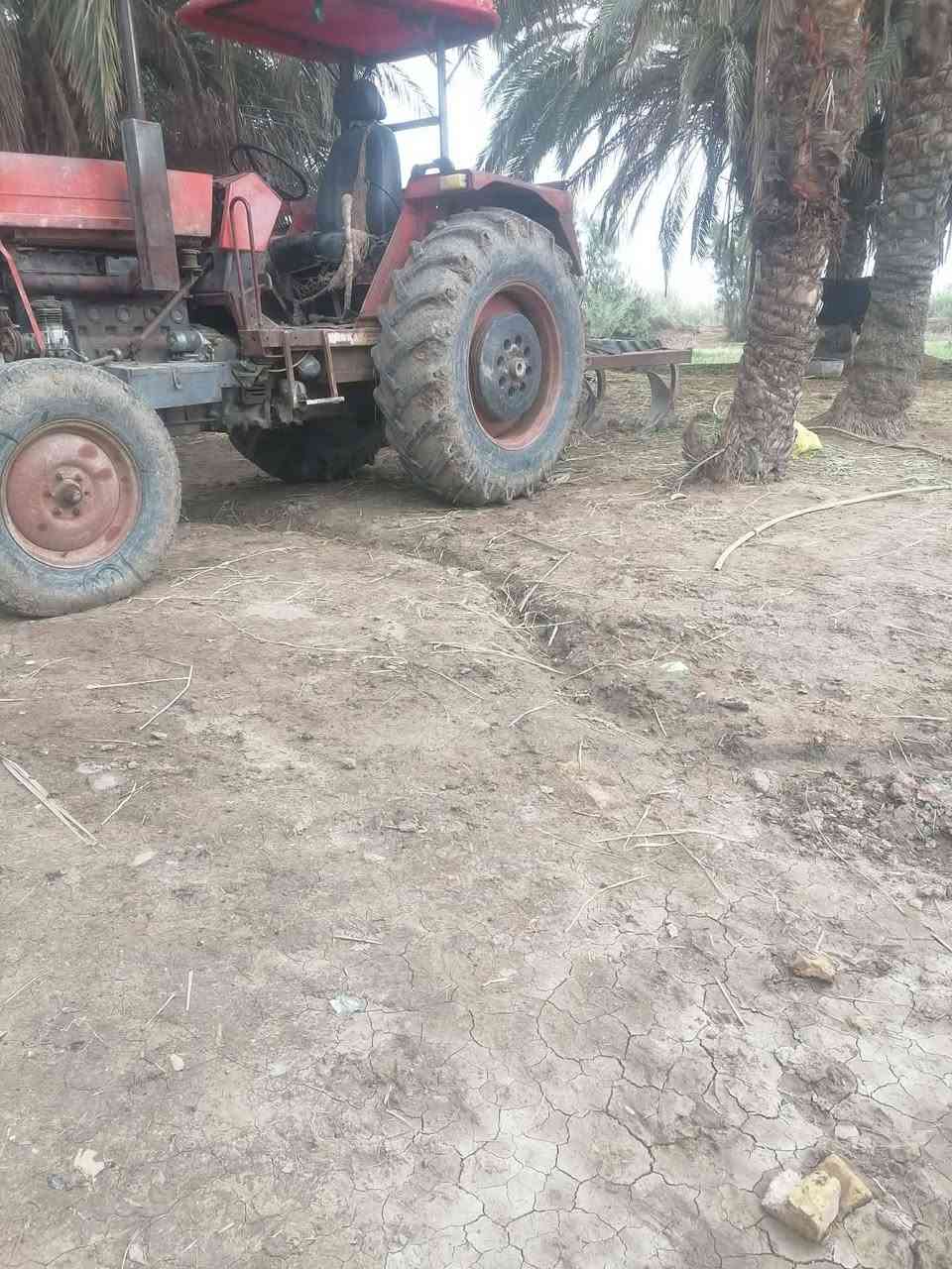 مكينه عنتر حجم 81موديل 90تايرات جدد محرك لاتنقيص ولابخارشرط ماناقصه برغي مكفوله رقم بغداد مداورشرط گشر بلادي باور بلادي كير وضع شركه مامفتوح هدروليكه بلادي لمكينه احله من ما بصوره  الستفسار ***********
