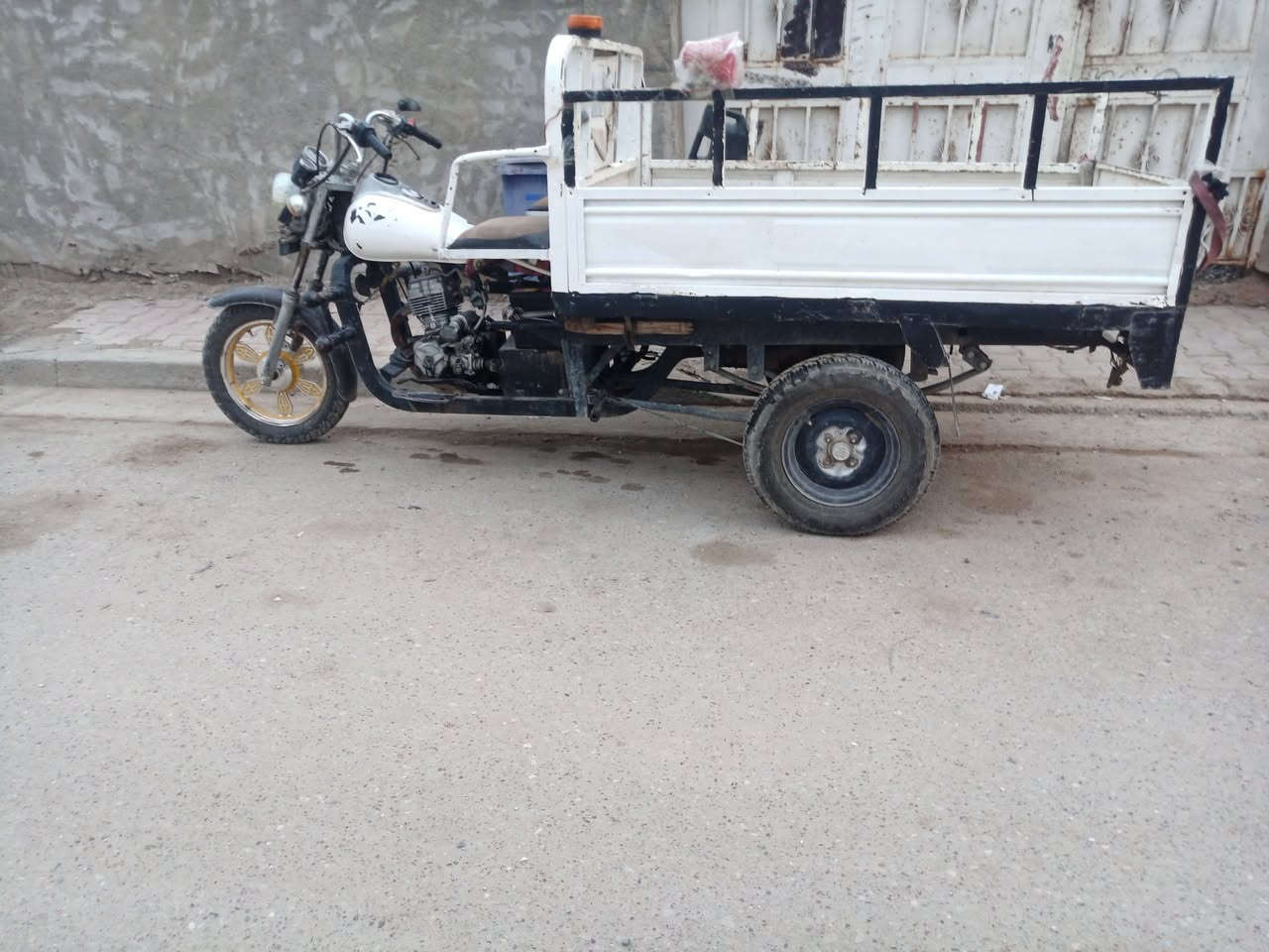 السلام عليكم ستوته امتيار موديل 2017 محرك خير من الله كهربائيات شغاله اوراق كامله تخت جديد قشر حلو السعر 700 العنوان مدائن سلمان باك رقم الهاتف ***********
