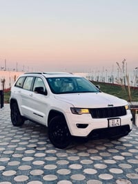 جيب موديل 2019 كراند شيروكي بلاك توب خليجي دفع رباعي 4*4 سياره نضيفه و...
