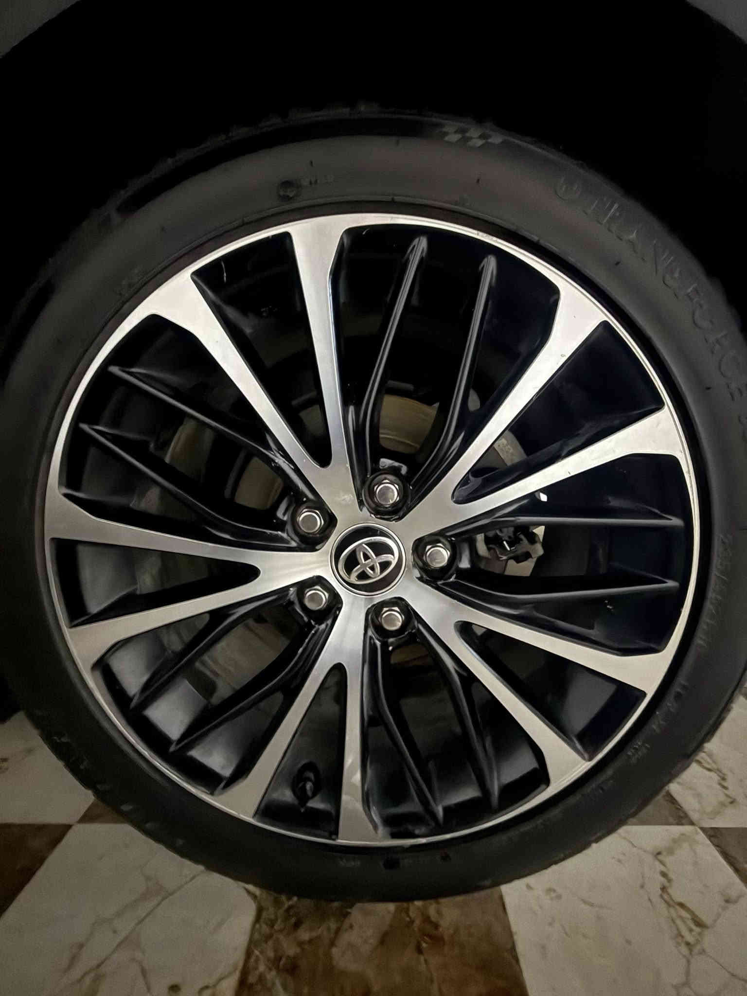 السلام عليكم كامري لبيع موديل2020 se امريكي
السياره حلوه وما ناقصها شي
ماشيه ١٠٨ الف حقيقي
مكينه وكير بشرط 
اربعه سلندر وكير at 8نمر 
داخل السياره اسود جلد 
تدفى بلكراسي والاسترين 
شفتات وتحكم 
رادار امامي ومانع اتصادم وتحديد ومسار
ليت زنون
تبريد ثلج 
تخم تاير
حادث السياره بنيد +جاملغ وشويه بلباب بدون ايرباك
بلعراق بيها كم رصعه ما مسويهن وتكحيله 
رقمها بغداد الجديد 
السعر ١٨٨ وبيها مجال لشراي 
رقمي ***********٤
