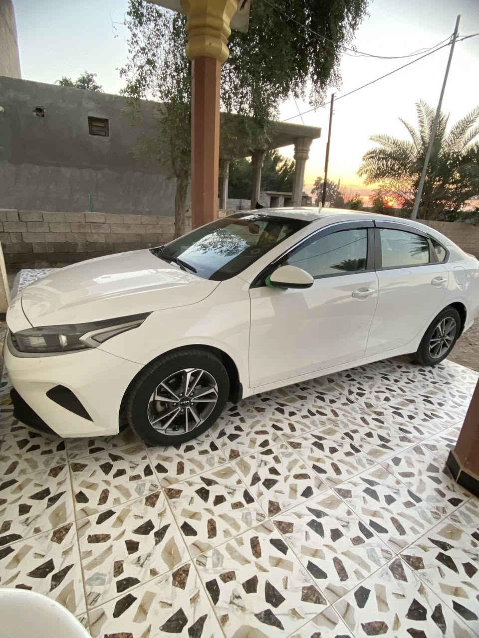 سيراتو 2023 اربيل سنويه 29 مكينه 2.0 دوش 
شاشه 
ماشيه 60 
لد نهاري + منضومه زينون 
كامره دواره 
حساس خلفي 
قطعتين تبريد
مانع انزلاق 
مخرج UBS
وباقي المواصفات معروفه 
السعر 188 
0780 200 7843
***********
واسط عزيزيه
