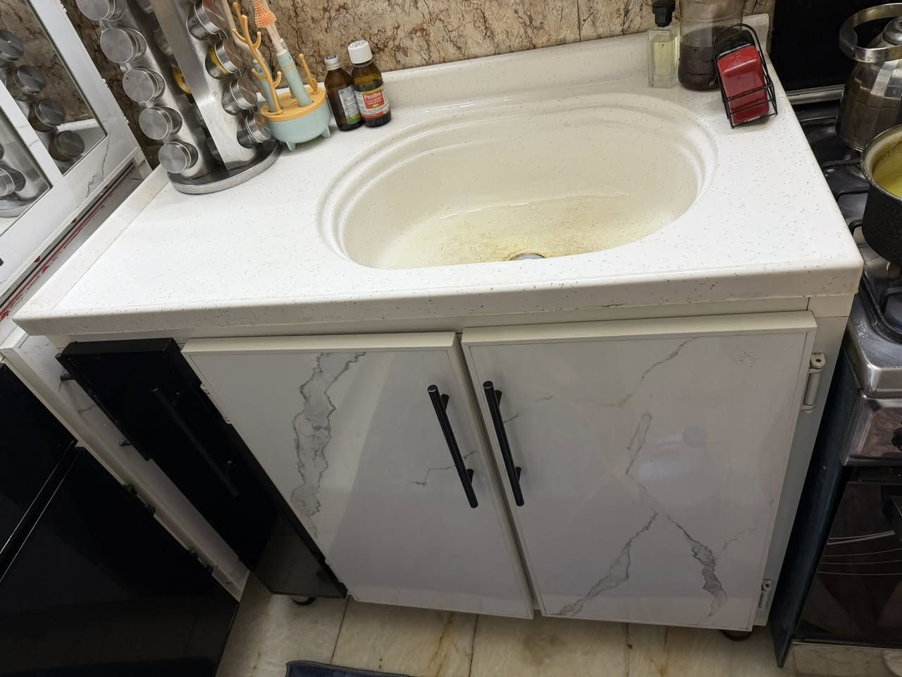 السلام عليكم كاونتر متره ونص مع متر سنك***********مع ميز طعام
