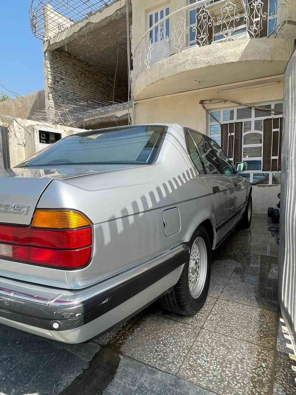 السعر في الاخير 🌹 
بي ام 735 موديل 92 كلها عل بلاد 
-كشنات جلد كهرباء حتى التجاوي كهرباء
-شاشة قلاب تدعم كار بلي وكاميرا خلفية اصلية
-سستم صوت 8 سماعات 
-محرك كير جدد حاوية من كصة زيرو
-كلج مروحة جديد 
-منظومة تبريد جديدة شرط ثلج 
-كهربائيات كلها شغاله 
-دبل جام 
-دبل ايرباك
-كومبيوتر شغال
-ايرفلو بلاد 
-سفايف ابواب بلاد مو تجاري 
-سلايد 
-منظومة مي كلها جديدة من راديتر وجوينات وولف اصلي انسى الحماوة 
-مروحة كهربائية بلاد 
-سنترلوك وتصعيد جام بلاد وية جوزة الباب 
-دبل جكمجة 
-دشبول كلة شغال اي تحذير يطيك اشعار 
-منظومة بانزين من الفيت بمب وصوندات و مبخرة بانزين ونوزلات وايرفلو كلة جديد واصلي 
-منظومة هوة من ايسي وفلاتر وجوينات الهوة كلة اصلي 
-ادامة كاملة من الدعامية للداعمية من دجة كير اكسل ومحرك 
السيارة برغي تجاري مابيها كلة اصلي 
-صدر امامي كامل من قاعدة الدبل الى البولبرن الى الدسكات كلة اصلي وجديد 
-بور سترين جديد 

السيارة جديدة وناعمه كلش ومابيها برغي تجاري و مسويلها عازل صوت وحرارة يعني صوت شارع ماكو وبل عافيه عل ياخذها
سعرها 98$ (ورقة) 
وبيها مجال  لان مكلفتني اكثر والصور تحكم ونفس الحقيقة
كلشي اكو بل سوك لا تكسر بحلال العالم اترك اثر طيب اذا معجبك السعر 🌹 
***********
