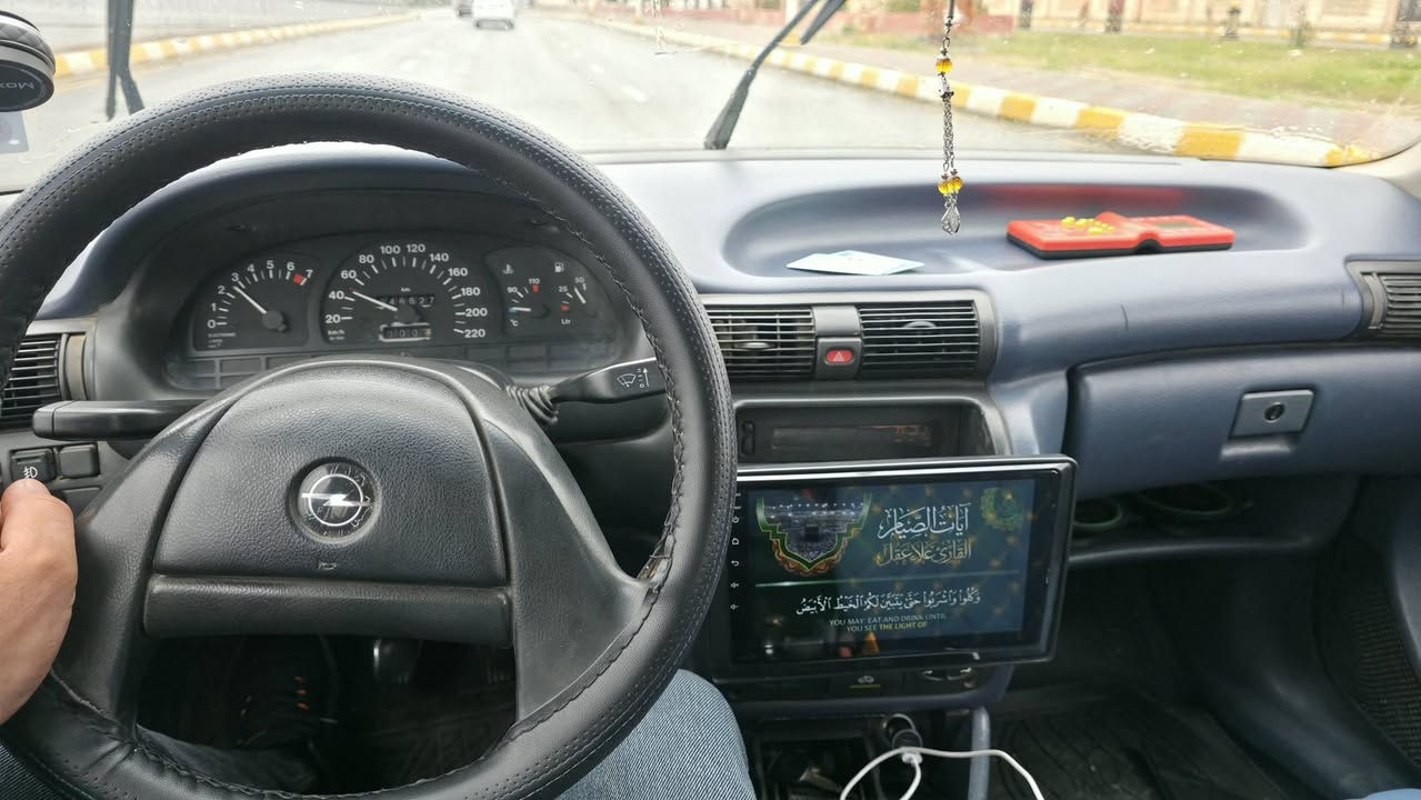 اوبل استرا
موديل ١٩٩٢ لون نيلي 
رقم كركوك دولي باسمي 
سياره حداديه كاملة 
كير محرك صدر شرط
 اذان محرك جديد 
 تخم تاير جديد
شاشه كامره حساسه 
سياره نضيفه وكامله عل اخر حبايه
اي نقص ما بيها بس دهن وبانزين ربع ماتصرف عليها 
***********
