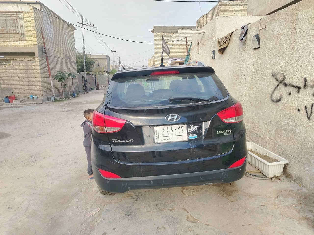 توسان خليجي ٢٠١٠ بدون حادث بدون صبغ بنوراما مرايات شفط هيترات خلفي امامي كراسي مكينه دوش دبل كامرة محرك بيها شخط بسيط يم قبق بانزين ***********
