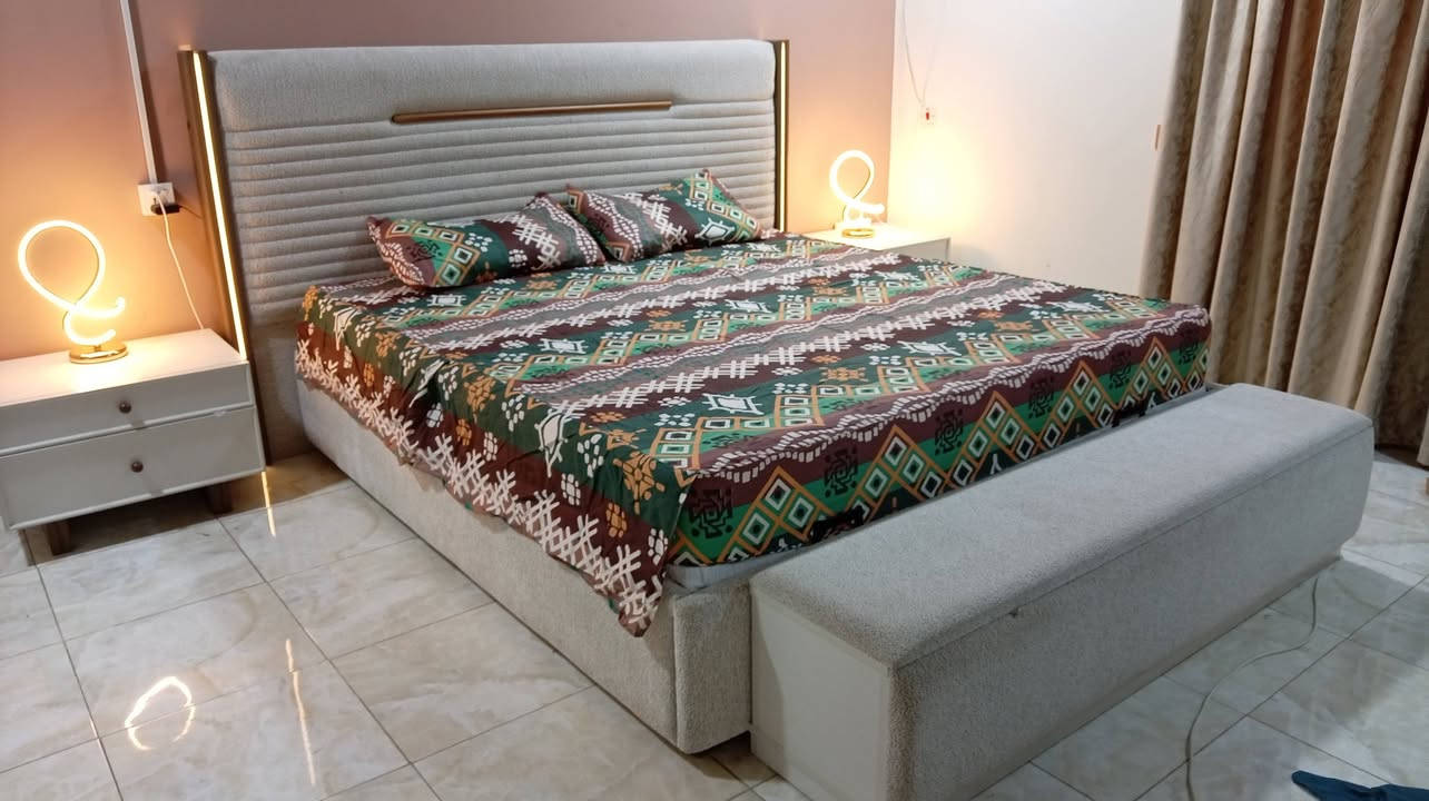 السلام عليكم
غرفه نوم متكونه من 8قطع استخدام 6اشهر فقط سعر الشراء مليونين و700 جديدة كل خدش مابيها نظافه 95٪ الجربايه جوانب الظهر نشرة والكنتور 6 ابواب بابين جام داخلها نشرة من تفتح الباب تشتغل ميز تواليت ومرايه قيافه و5جرارات منفصله وجرارتين منفصله على جوانب الجربايه وشازلونه وياها بردة 3قطع هي واكسسوارتها هديه والدوشگ ابيعها بمليونين قفل نظيفه وجديدة امانه الله ورسولهللتواصل على رقم ***********
