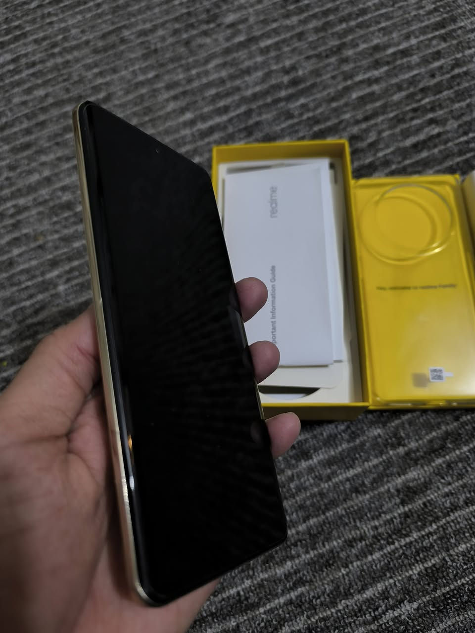 سلام عليكم جهاز realme 12 Pro G5 
ريلمي 12برو ذاكره 512 عشوائي 12
 جهاز نضيف السعر 270 بي مجال بسيط 
للتواصل خاص او اتصال ***********
