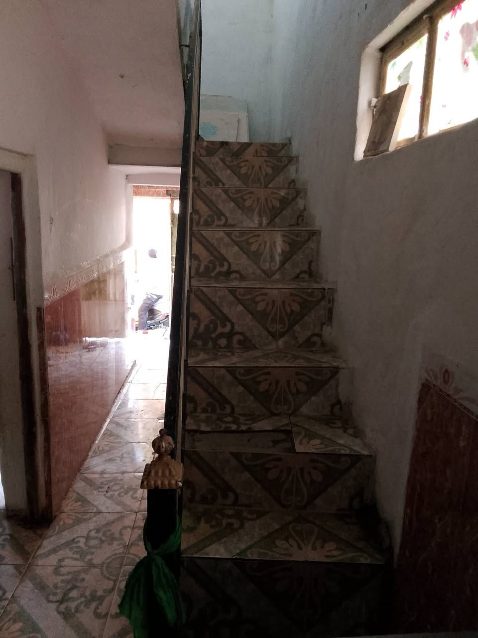بيت للبيع منطقه حي التأميم..الغسل يرهم قصد ونقد يحتوي غرفتين وصاله وحمام وتواليت وتهويه صغيره ومنور صغير ركن طابو صرف الاستفسار *********** طابو صرف غير مشترك مساحه 90واقع حال
