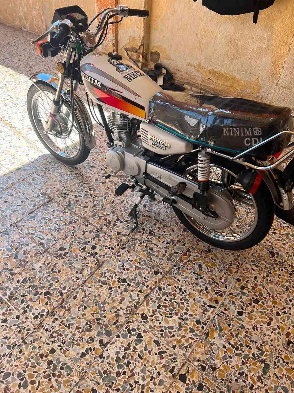 سلام عليكم دراجهً اربعً كير البيع موديل ٢٧ دراجه نضيفه خير من الله صاله شهر من طالعه 
كوت (***********) السعر ع تصال
