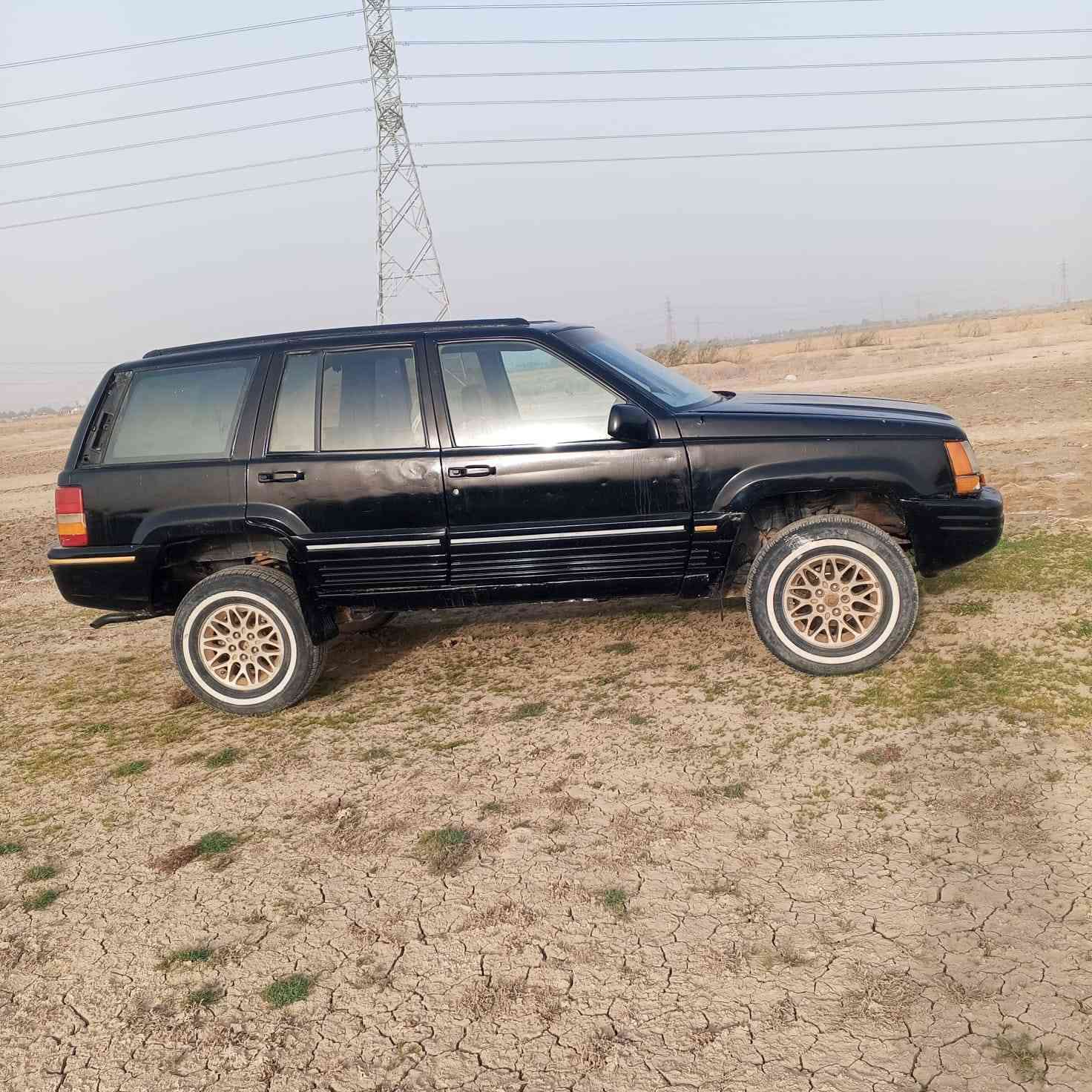 سلام عليكم للبيع جيب شيروكي موديل 93 رقم بصره مشروع وطني راعيه بل ناصريه سياره جاهزه مكينه كير شاصي نضاف  مكان ناصريه مركز الشراي يتصل ***********
