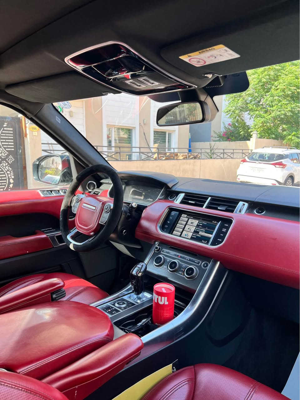 Range rover sport autobiography 2014
سەیارەکە مواسەفاتی دیارە پێویست بە وتن ناکا 
یەک پارچەی سبوخە بەس پەمپە بێ ژورێ بێ ئیرباگ دینار مەسروفی نیە مەکینە v8 supercharged زەمانە وەکالە سەردارە 
١٠٠.٠٠٠ هەزار کم رۆشتیە
*********** أربيل, العراق
