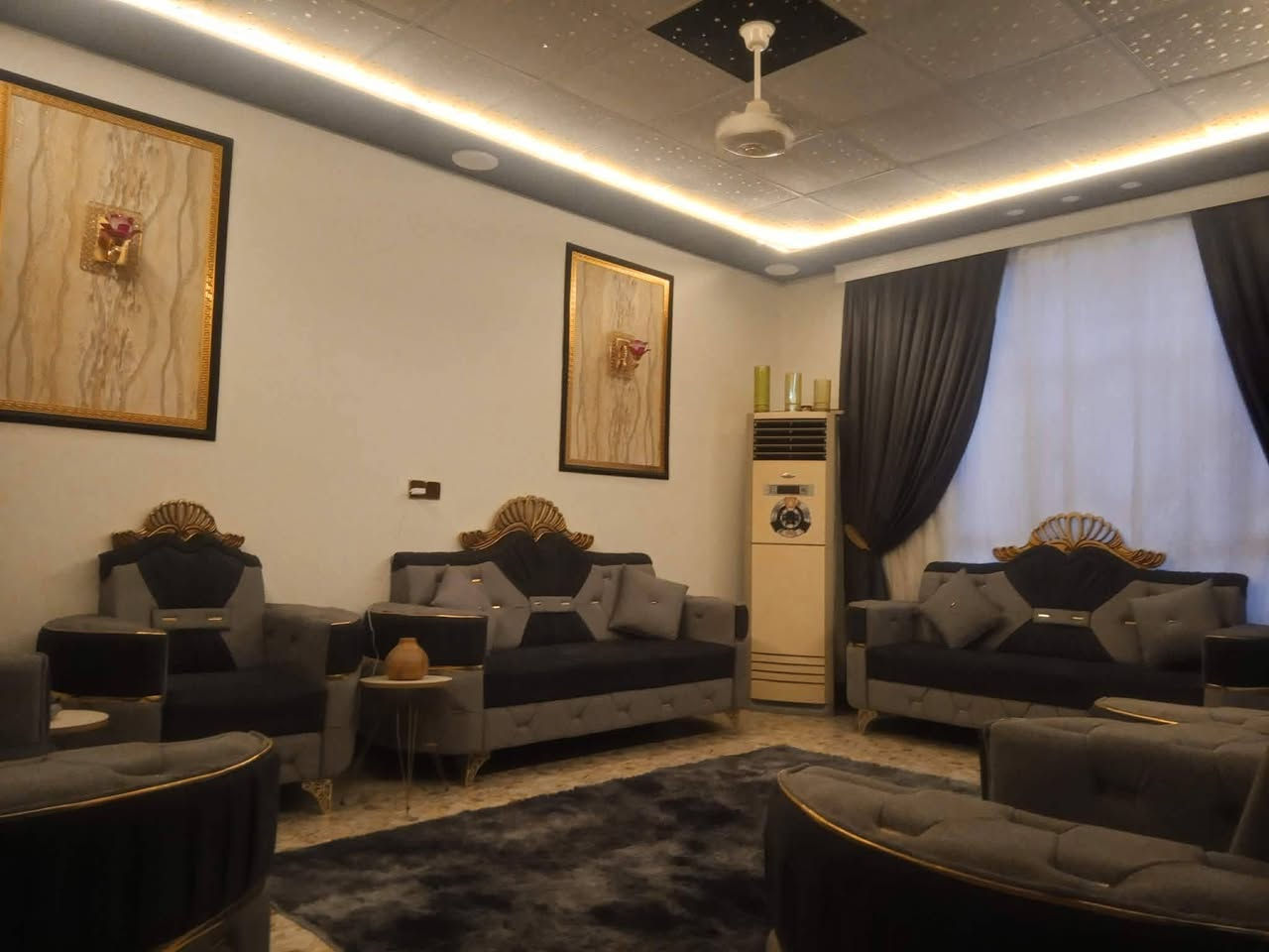 يالله سلام عليكم دار للبيع بغداد المدائن منطقه بانوراما قرب المدارس مساحه ١٣٥ متر ركن الدار بناء حديث يتكون الدار من غرفة نوم وصاله استقبال مطبخ صحيات داخلية خارجيه وكراج سياره جنس الأرض زراعي بسعر مناسب ٦٠وبي مجال للاستفسار الاتصال على الارقام *********** أو *********** وات ساب
