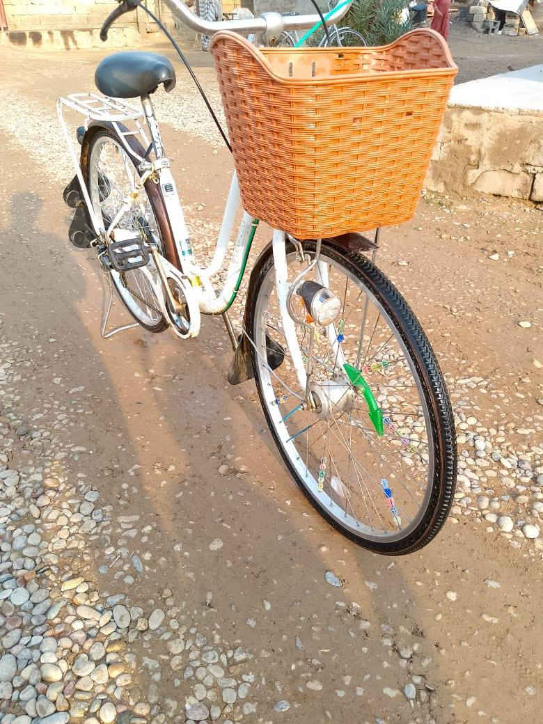 السلام عليكم بوسكل حجم ٢٦ للبيع نضيف ومرتب شرط كير حساس بريكات كلو شغاله سعر ٨٥ وبي مجال ***********
