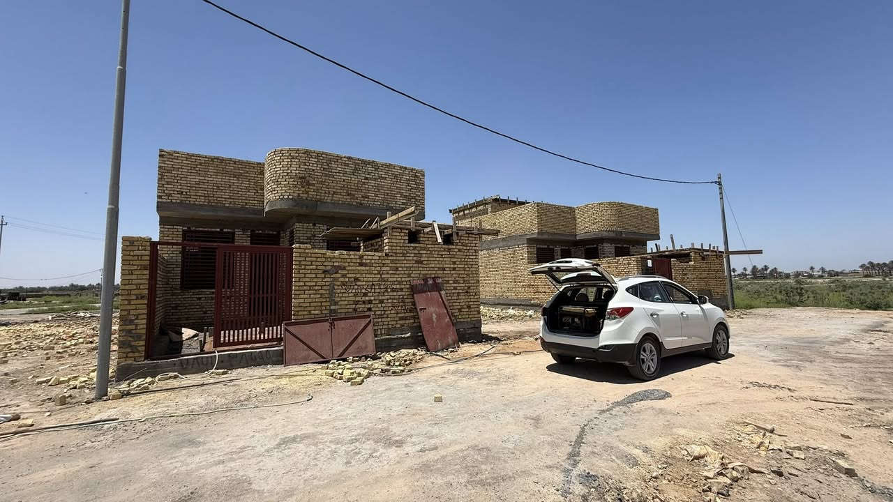 السلام عليكم هياكل عدد (٢)للبيع الموقع شارع الكفل مجمع نبيل حاجم مساحة كل هيكل (160)  الوجه (8والنزال20) يتكون الهيكل من غرفتين وصاله ومناور عدد (٢ )ومطبخ واستقبال وصحيات عدد (٢ ) للاستفسار اكثر الاتصال عل الأرقام التأليه ***********. مكتب السند للعقار ***********
